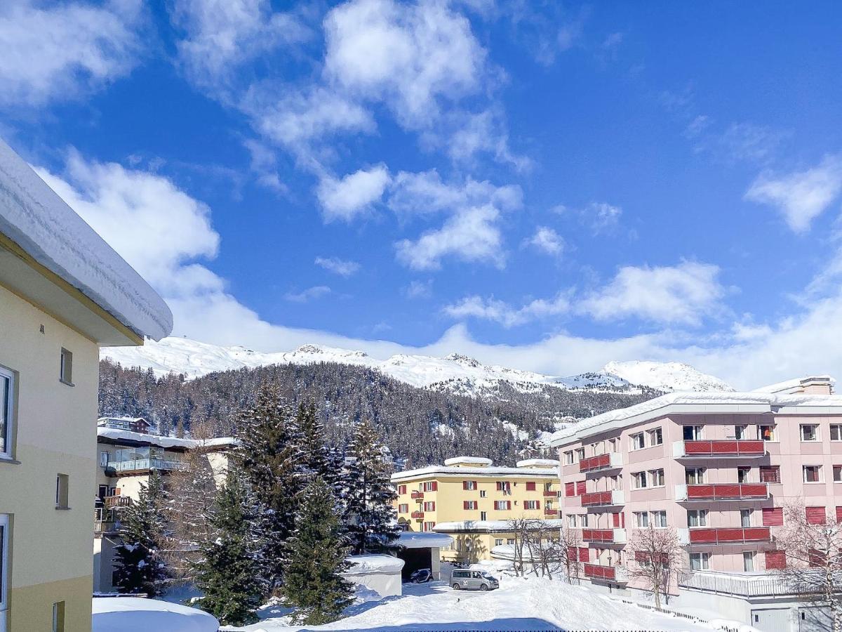 Zentrale Wohnung in St. Moritz mit großem Balkon Exterior foto