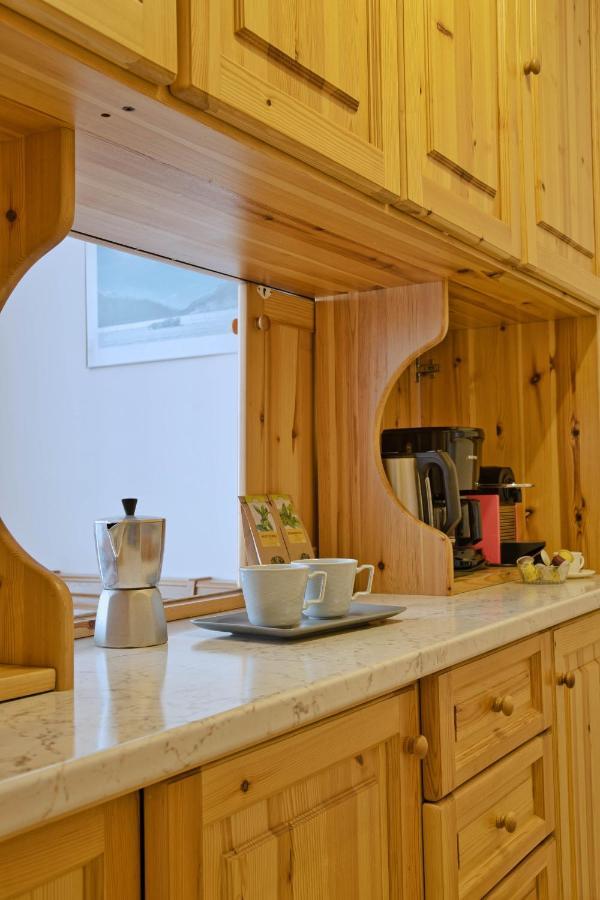 Zentrale Wohnung in St. Moritz mit großem Balkon Exterior foto